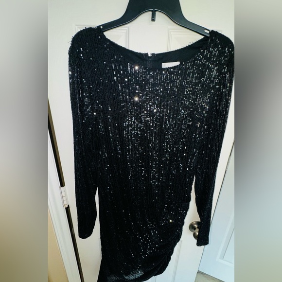 Beautiful Black Sparkle Sequins Dress. - Picture 2 of 5